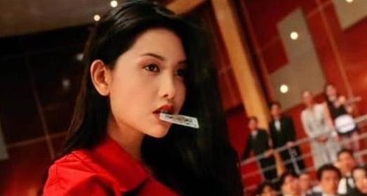 沈月受媒体关注，受网友喜爱不只是因为她是邱淑贞女儿的关系，也在于她天生丽质