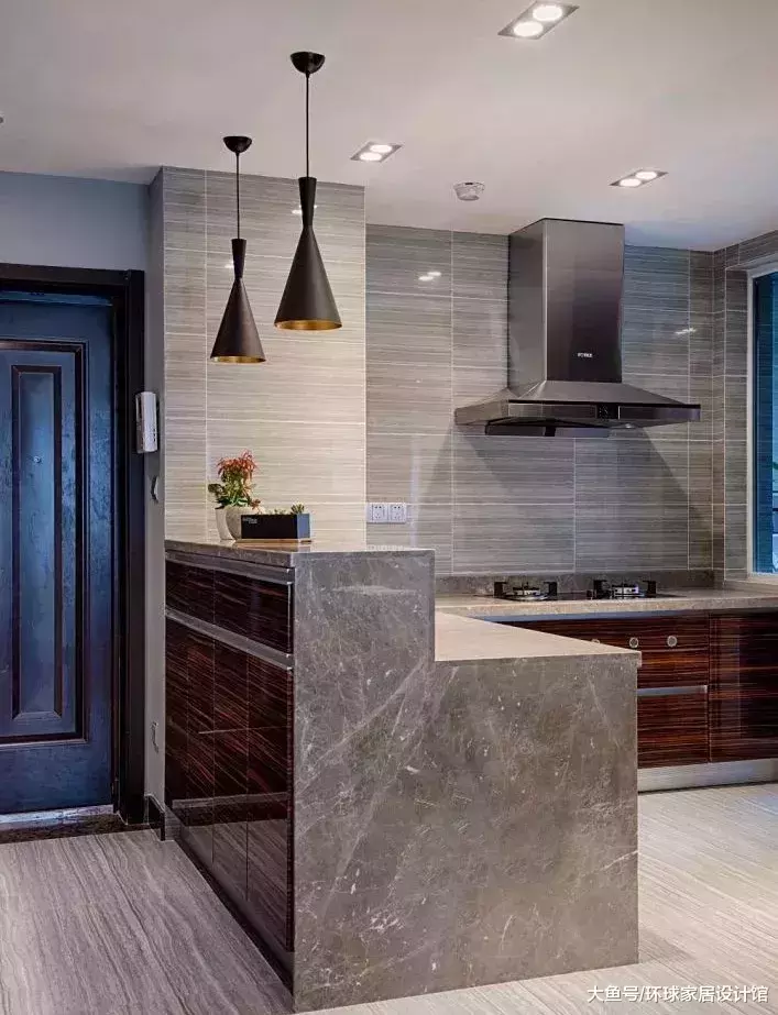 美到心坎里！130㎡現代簡約風，客廳這么裝才有范兒！