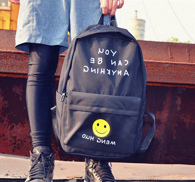 校园港风女生书包，耐磨好背，大容量旅行用也能轻松驾驭