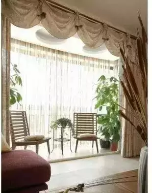 阳台与客厅相连要这样装，否则，装错毁阳台！