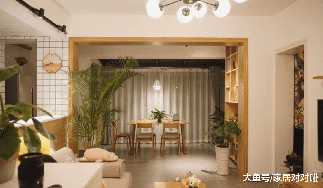 69㎡小宅, 打通沙发墙实用极了! 阳光房改餐厅把人迷住, 晒晒全屋