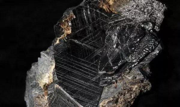 你知道世界上最纯的金属、最多的金属、熔点最高的金属都是什么吗