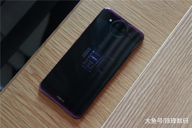 后置三摄+10G运存, 这款vivo手机成春节购机首选!