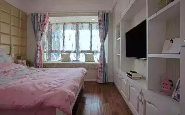 经典的卧室带飘窗效果图，不仅个个颜值高，并且收纳十足！