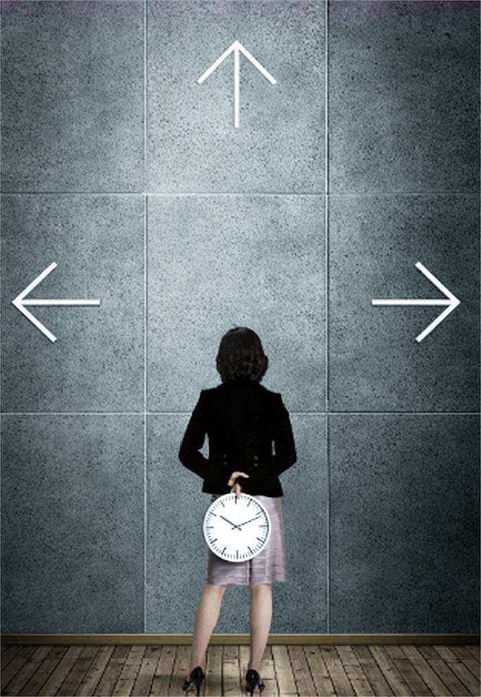 又困又饿的狗子，既想吃东西又想睡觉，很是纠结，把主人给逗笑了