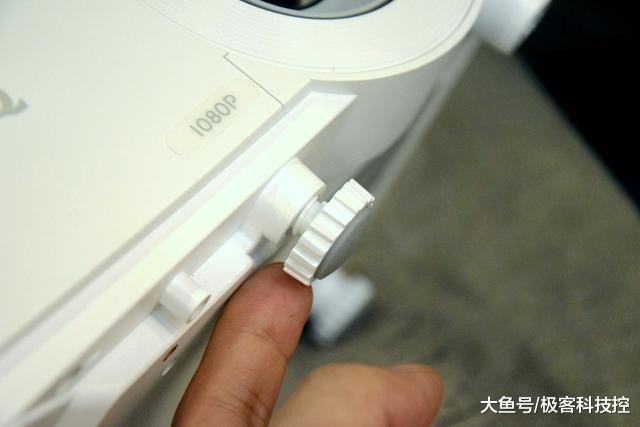 摆脱传统线体束缚，明基E580无线投射定义新商务投影