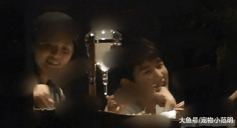 内部人员极力吐槽王源“简直作死了”多次要求磨皮，经纪人还经常爆粗口！