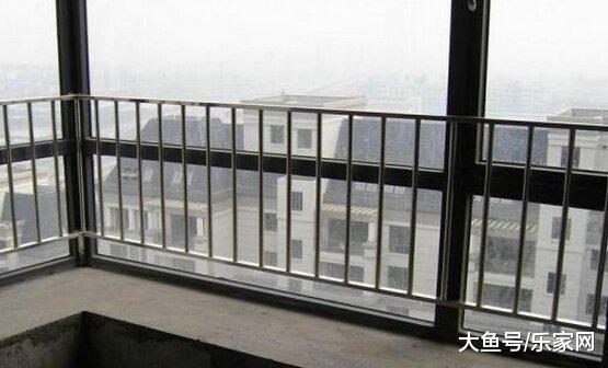 开发商装的阳台栏杆要更换吗? 30年老监理, 是这样告诉我的!