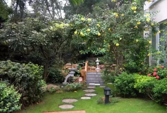 世界再大，不过一个院子。