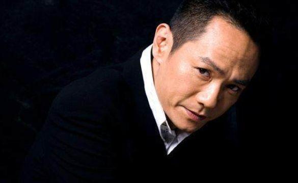 妻子去世九年，果静林为爱单身