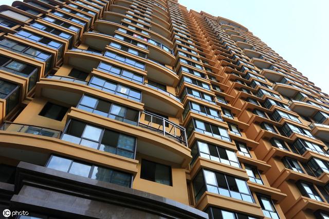 楼市降价重锤来袭，党媒：不可为炒房开方便之门，房价或迎巨变？