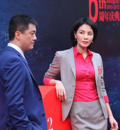 李亚鹏新恋情曝光？女方不仅“身价超五百万”，还与王菲神似？