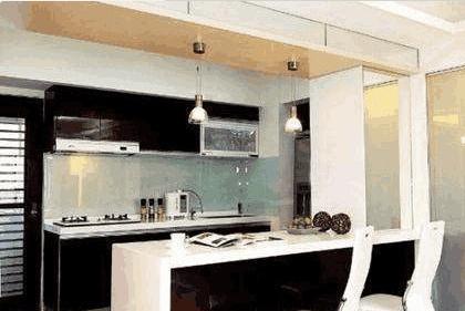 带你看看那英住的豪宅，住着独栋的大楼房，室内装修太气派了