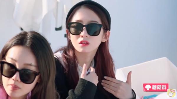 杨超越失控吼叫! 饮食不合口味, 焦躁不安痛哭: 我要辣椒酱, 要逼死我