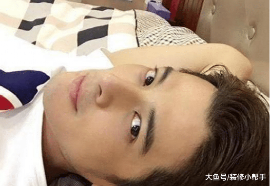 型男郭品超的居家生活, 硬汉也有温柔的一面, 在家陪孩子玩拼图