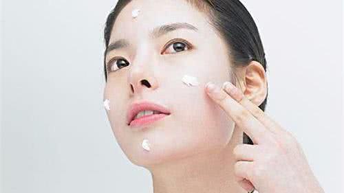“维E”应该口服还是抹脸？美容师表示这3点要知道，美白又淡斑