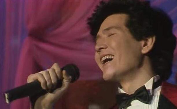 他在央视春晚上一夜爆红, 却被台湾娱乐圈封杀了14年, 至今未娶