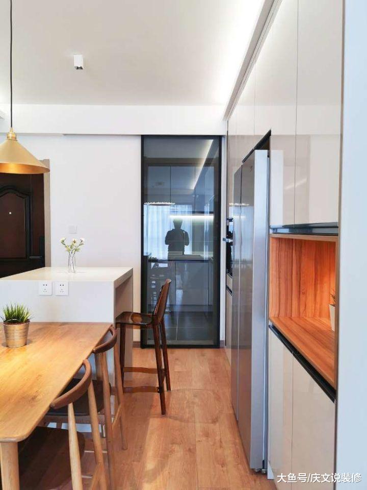 家是一座城堡，装修打破常规，让厨房大变身，满意又实用