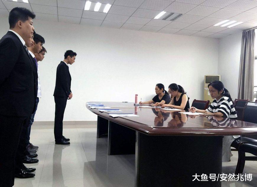 女面试官：一个桌子，切去1个角，还剩几个角？回答5个的被淘汰