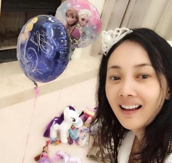 牛莉晒出自己家豪宅，全家都住在山谷里，难怪结婚后还越来越年轻