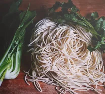 王石倒卖玉米成就万科，他靠368每碗的重庆小面成为万恶地产商