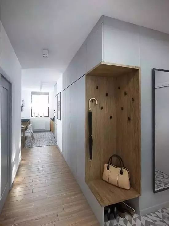 同事家新房装了满墙的柜子，至少小了10㎡，要这样做！