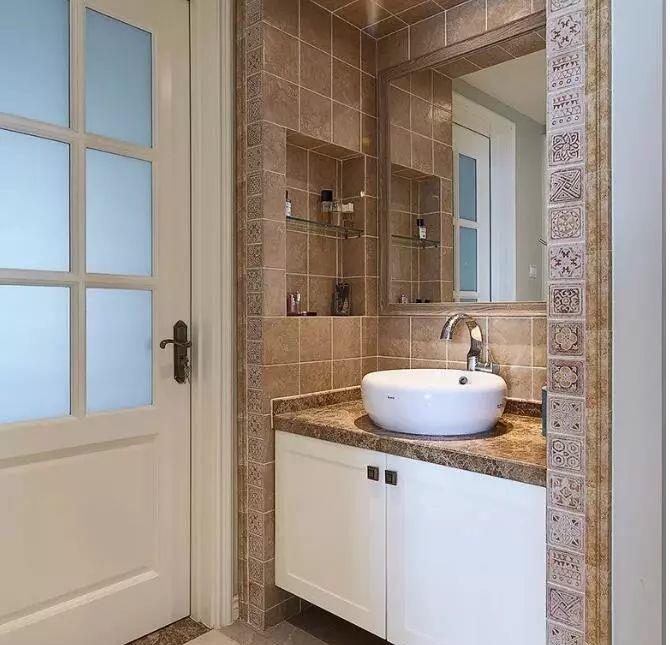 卫生间干湿分离这样装，非常漂亮，洗澡也方便！