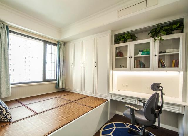 卧室别买床了，如今流行这种＂无床＂设计，增加收纳连衣柜都省了