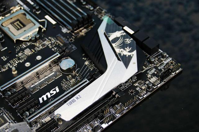 为“色”而迷，包豪斯O11雷蛇定制版DIY装机记