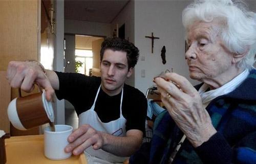 世界上最缺孩子的国家，生一个孩子奖励60万，民众却丝毫不买账！