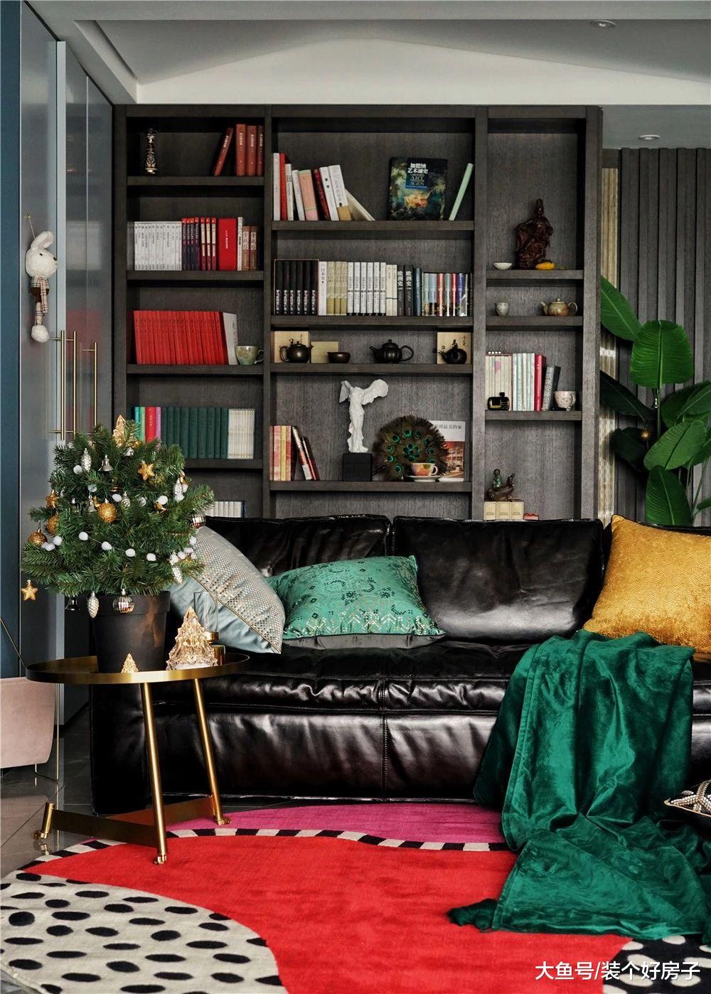 她亲手打造出与井柏然同款的家, 在书墙里藏下卧室和书房!