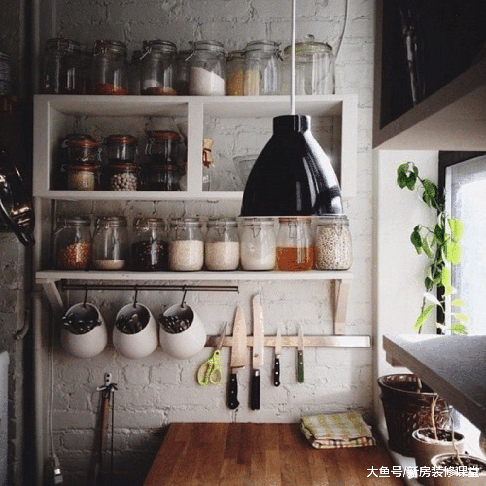 能上杂志封面的厨房一定经过大拆大改？这样做简单省事，还很时髦！