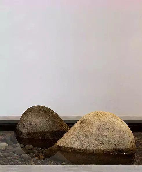 老婆硬在电视墙装水池！一进屋被迷住了，餐桌穿墙摆放，谁见过？