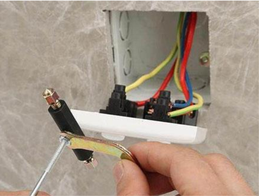 九成人后悔砸墙埋电线！落伍了！看城里人“新装法，现在学还不晚