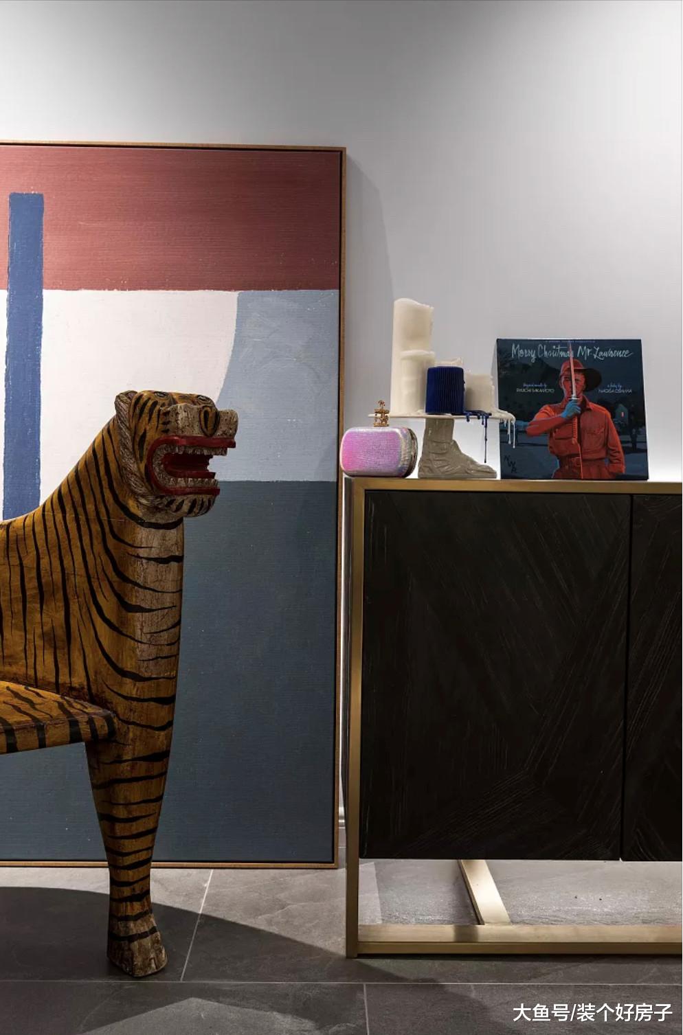 配色高级，坐拥3个超大衣帽间，她180㎡的家看起来就很贵！