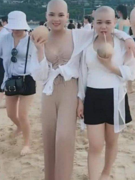 回顾抖音最火“尼姑”,穿着清凉海边嬉戏,网友:难道菩萨不管管?