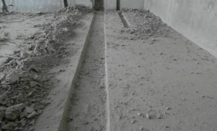 还没定位，电工就说不能施工，并且还让业主给他300块