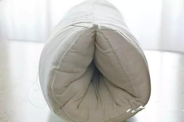 家里旧枕头别再扔了，给老婆这么一改省钱又实用！