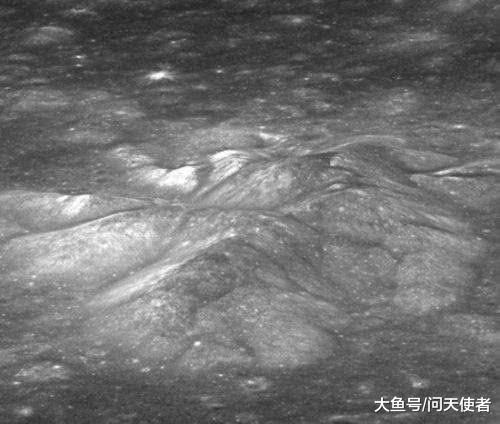 把一杯水倒在月球上会发生什么？科学家给出的结果，让人意想不到