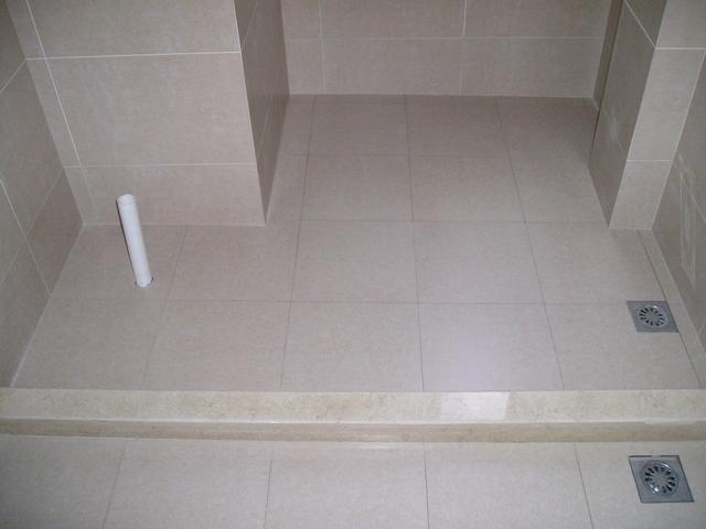 卫生间万万别装淋浴房了, 有钱人都用它来代替, 至少省一半钱!