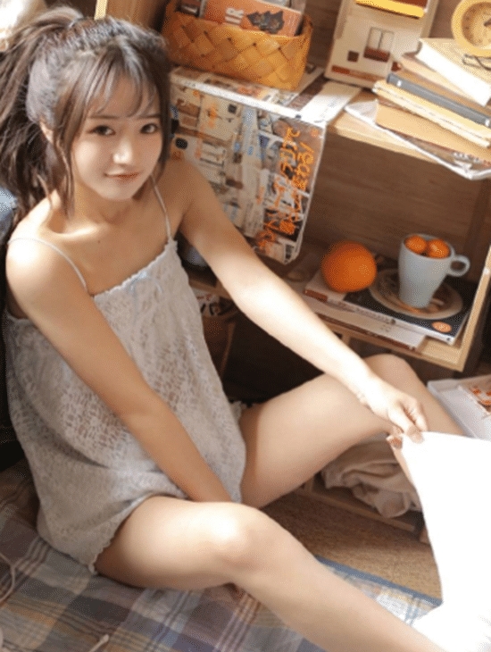 摄影：唯美的大学校花，看起来很清纯的样子