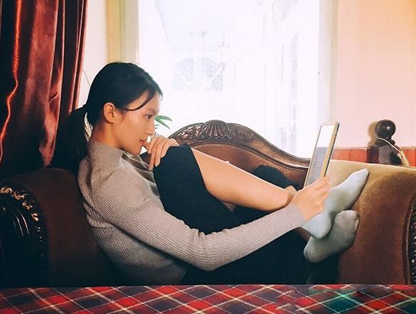 参观金晨现实住的豪宅，装修布置很气派，如今在家当豪门女神