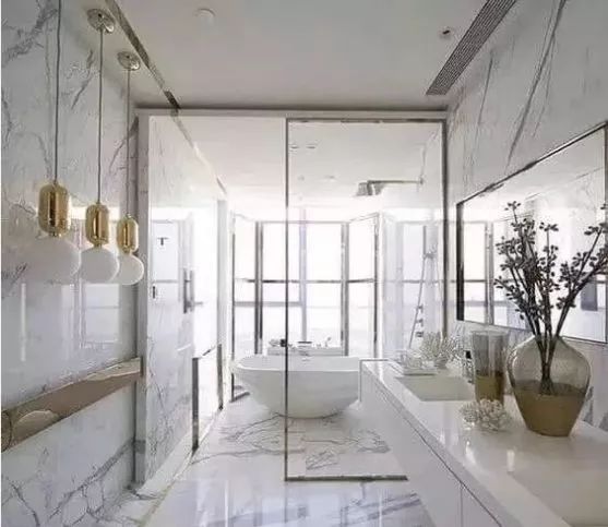 白色大理石清新脱俗，宛若天成。