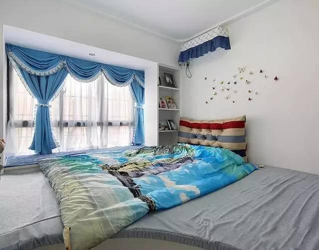 老婆把客厅装成了大海，朋友看过后，都说下次来我家要带沙滩椅