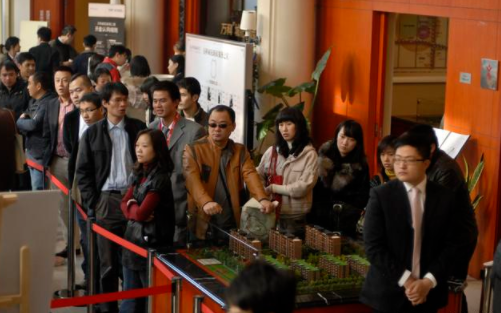 房贷二十年还是三十年合算？＂如果可能，我愿意贷一百年！＂