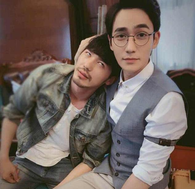 ?参观朱一龙住的豪宅，家里只刷大白墙，现实中和白宇也是好朋友