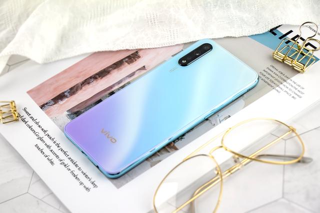 vivo Z5竟然找不到明显的槽点？这1598元花的值