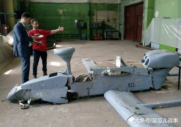 乌克兰新总统撕毁和平协议，派出无人机轮番轰炸，逼对方谈判