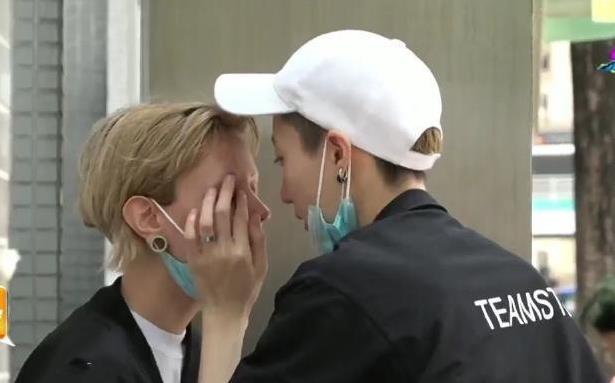 吴卓林疑找到好工作，妻子Andi手举饮料庆祝，晒出靓照表达开心