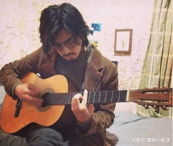 明星陈柏霖的家，看上去非常普通，不说都不知道是明星的家